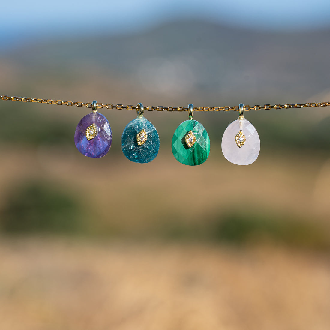 Pendentif goutte en 4 pierres au choix en laiton plaqué or 18k et zirconium de 18 mm ( à l&