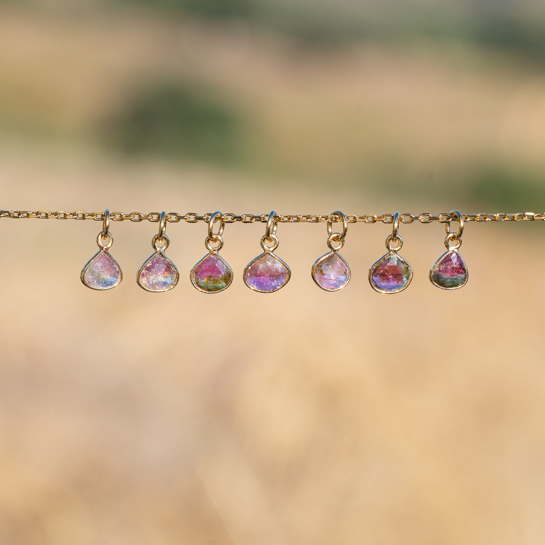 Les petites gouttes &quot; Nidhih &quot; en Tourmaline multicolore et argent 925 plaqué or de 10 mm ( à l&