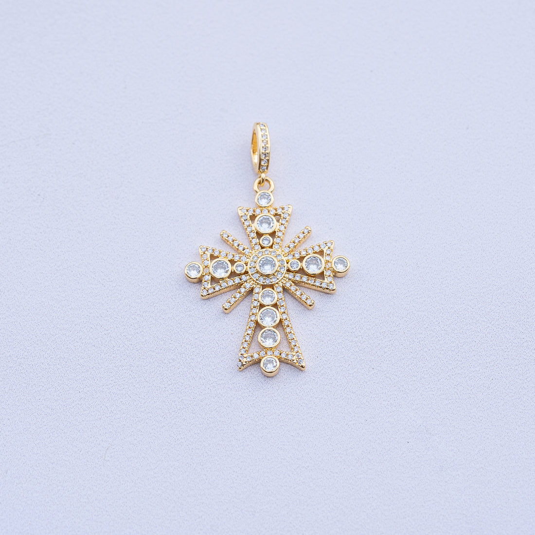 Breloques croix en laiton plaqué or 18k et zirconium de 37 mm ( à l&