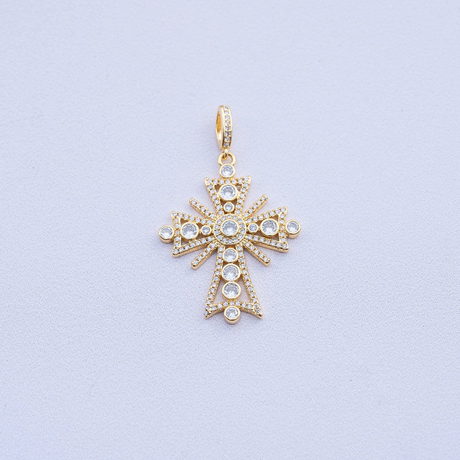 Breloques croix en laiton plaqué or 18k et zirconium de 37 mm ( à l&