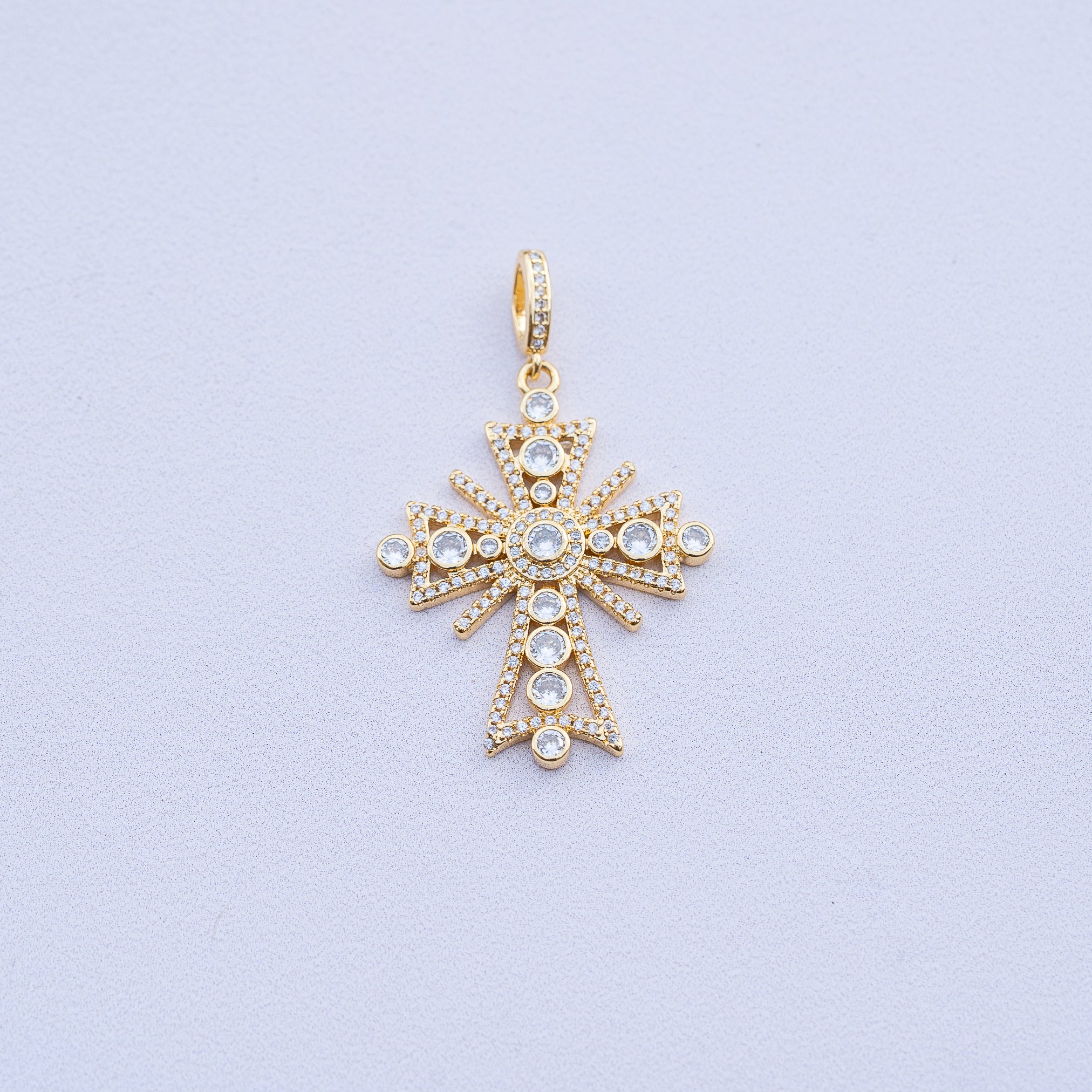 Breloques croix en laiton plaqué or 18k et zirconium de 37 mm ( à l&