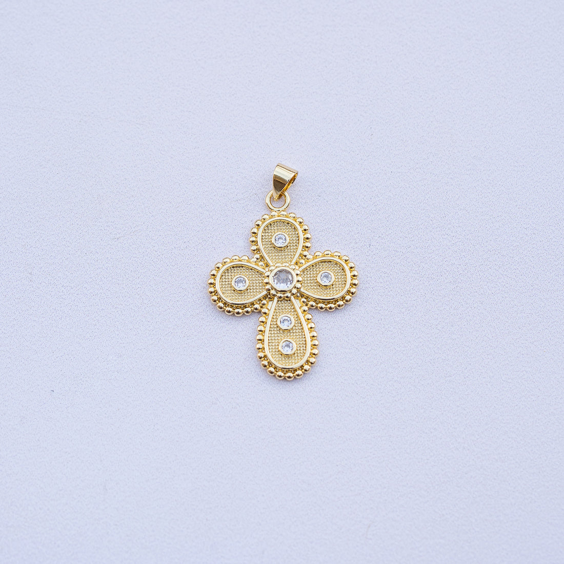 Breloques croix en laiton plaqué or 18k et zirconium de 33 mm ( à l&
