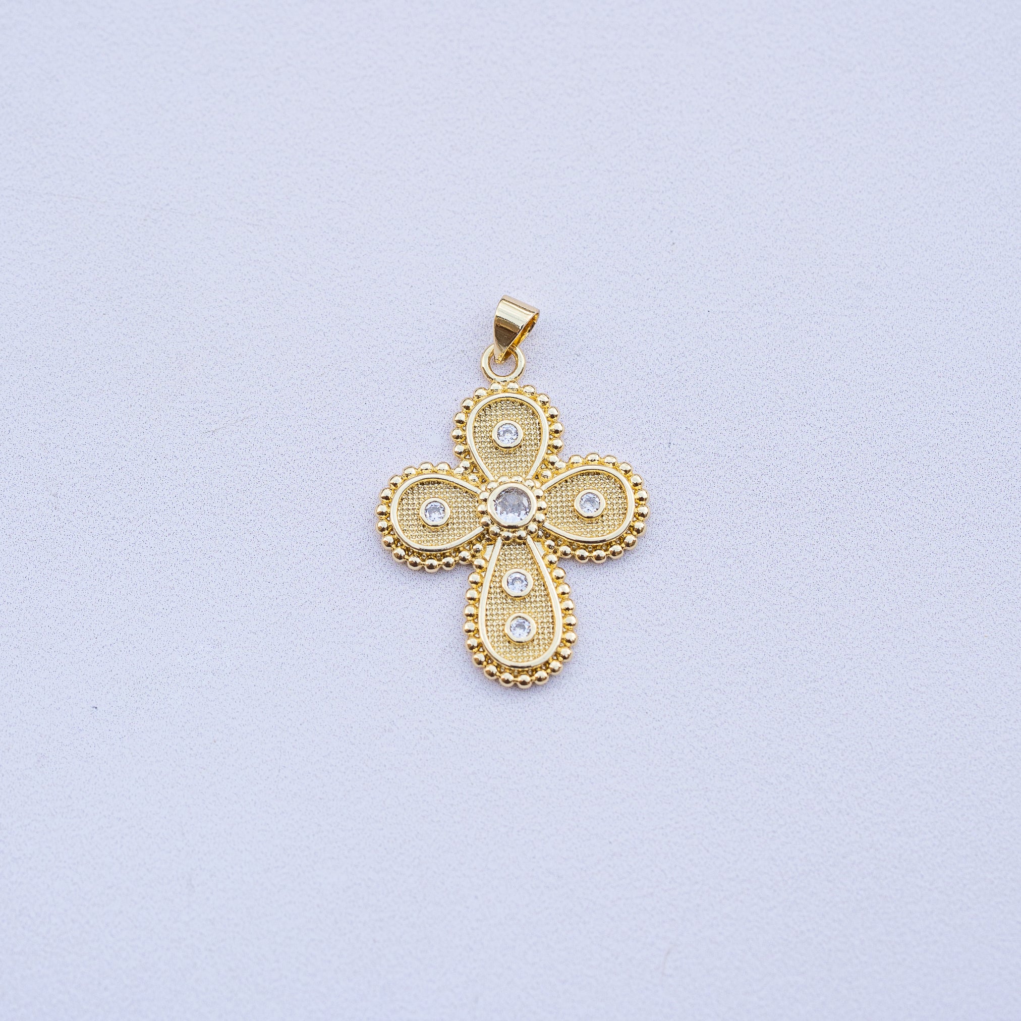 Breloques croix en laiton plaqué or 18k et zirconium de 33 mm ( à l&