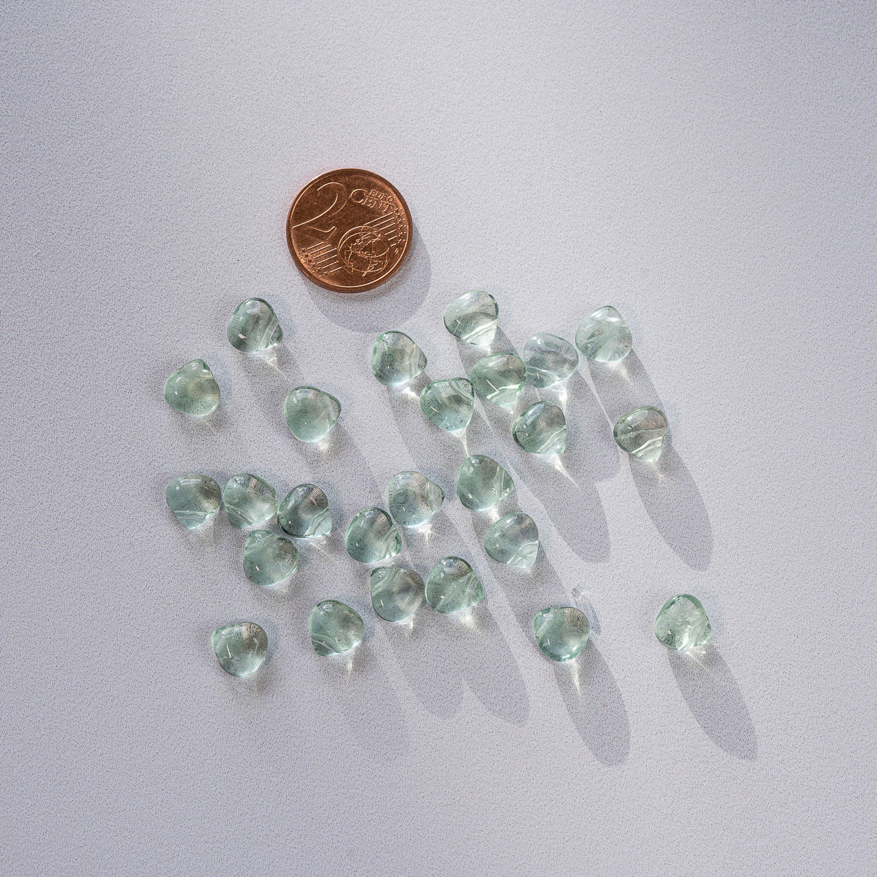 Perles gouttes lisses de Fluorite verte de 8,5 mm ( lot de 2 perles ou rang de 25 perles )