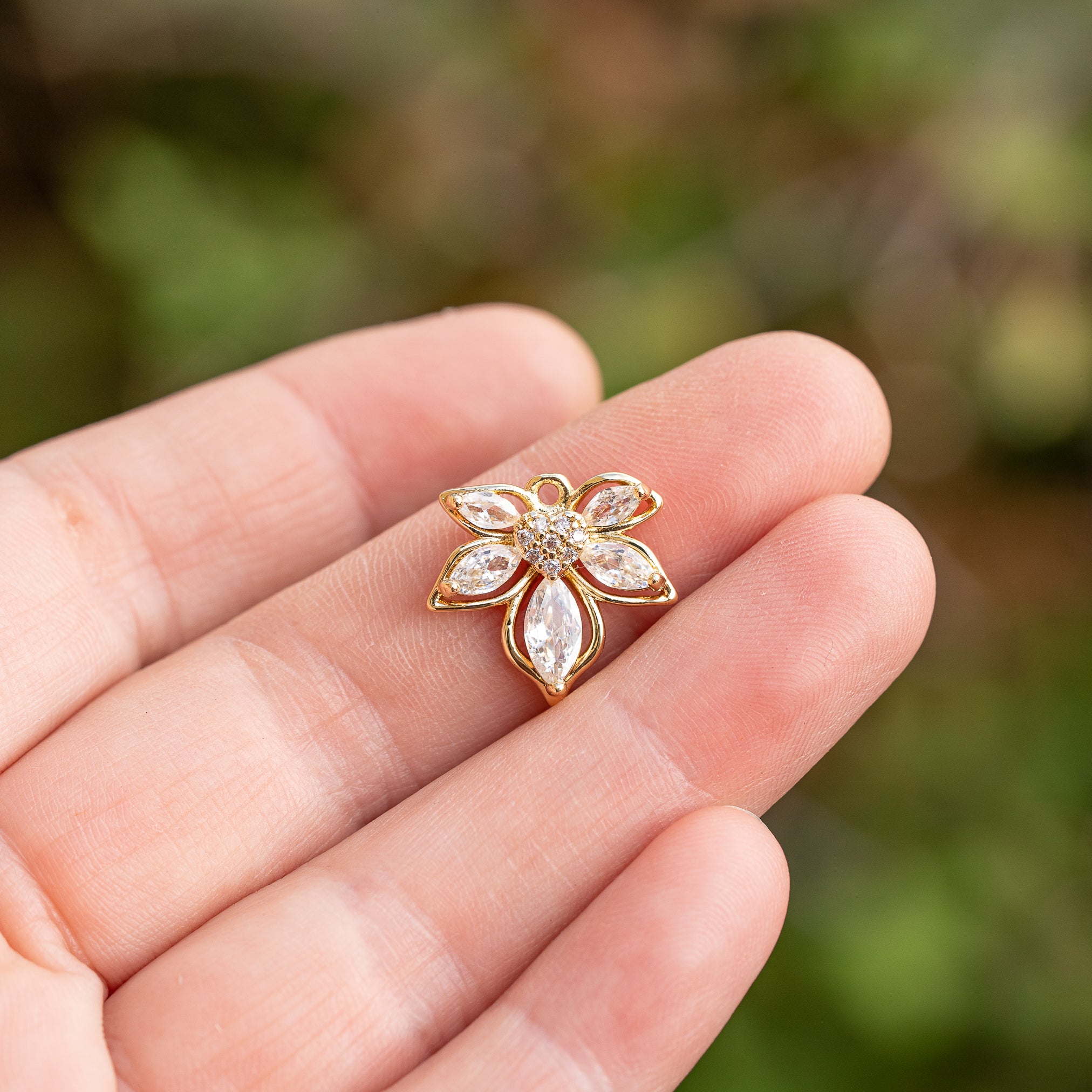 Breloques feuilles/fleurs en laiton plaqué or 14k et zirconium de 16,5 mm ( à l&