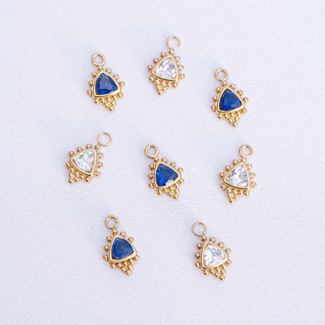 Breloques triangle avec boules en acier inoxydable doré et strass colorés de 9,5 mm ( à l&