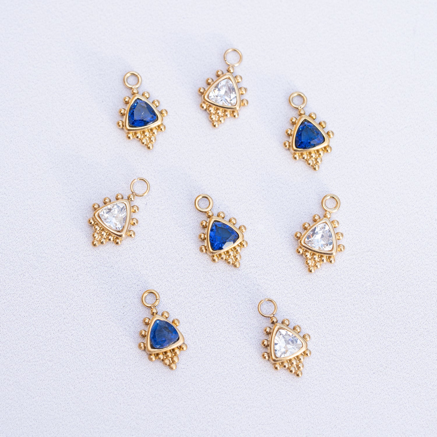 Breloques triangle avec boules en acier inoxydable doré et strass colorés de 9,5 mm ( à l&