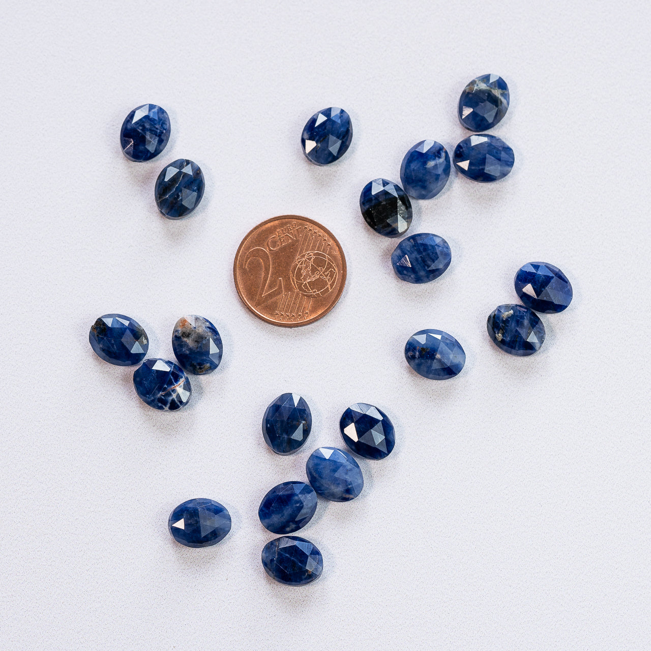 Perles ovales facettes de Sodalite de 8 mm ( lot de 2 perles )