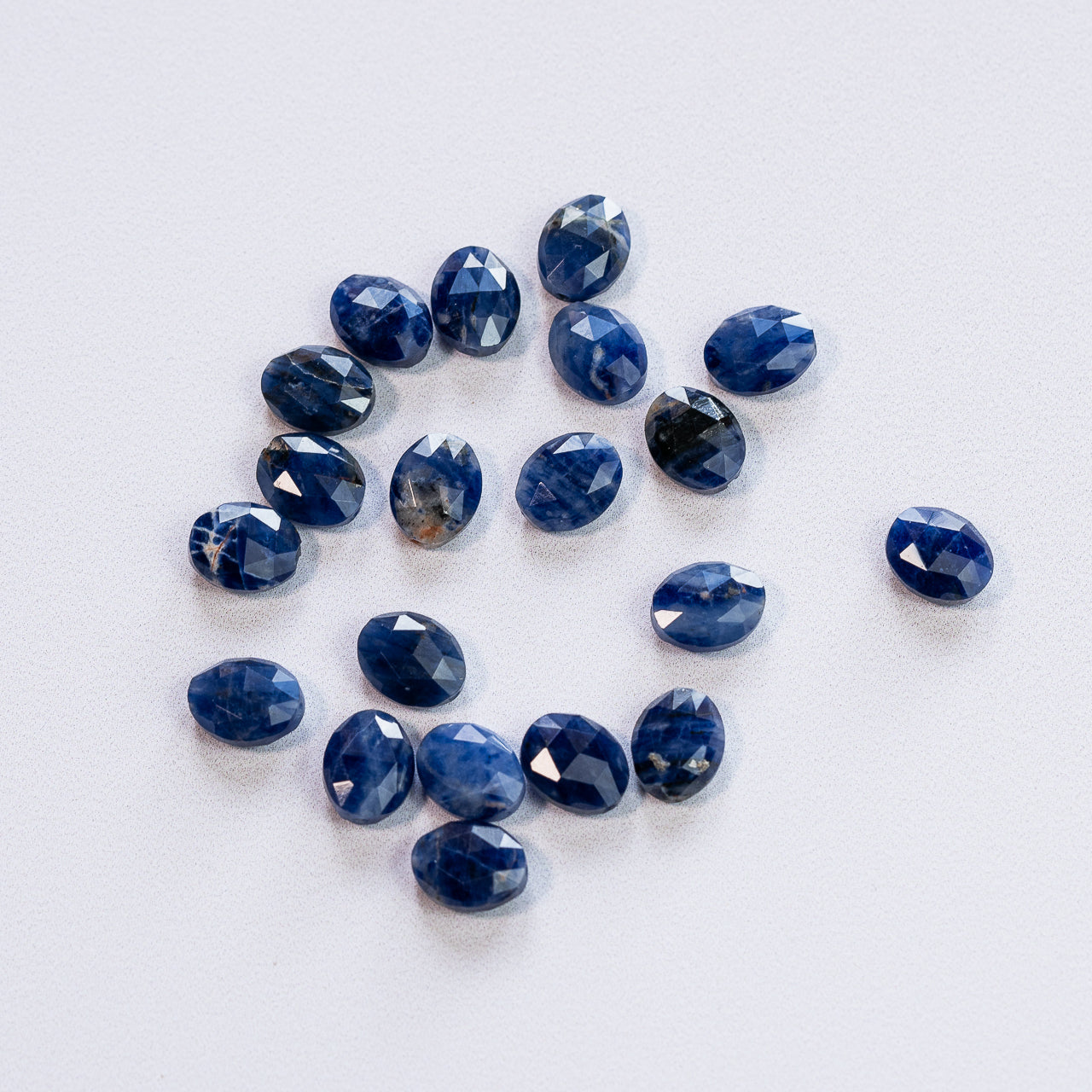 Perles ovales facettes de Sodalite de 8 mm ( lot de 2 perles )