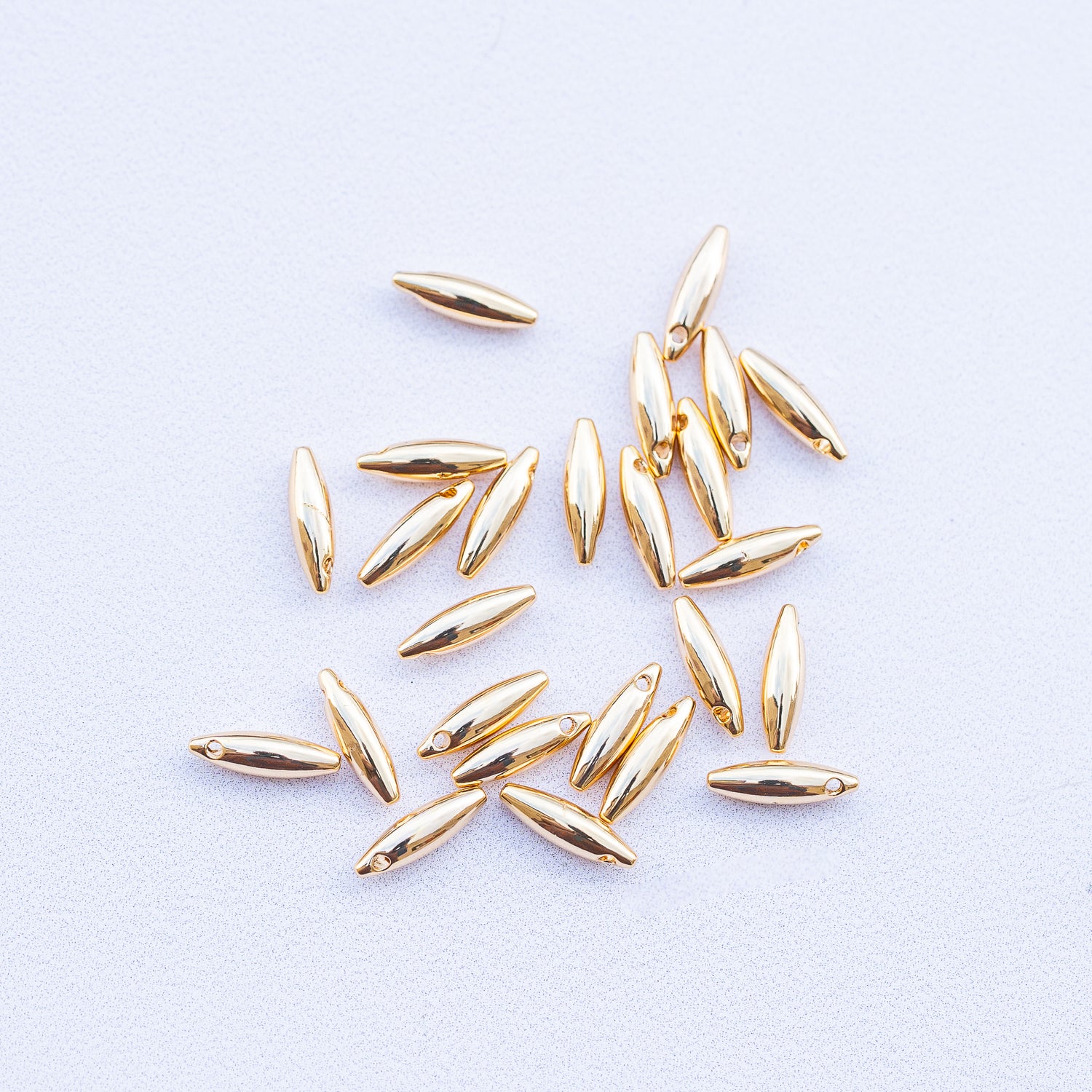 Petites breloques ovale/riz en laiton plaqué or 18k de 10 mm ( à l&