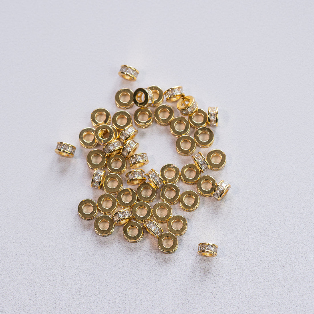 Perles rondelles en laiton plaqué or 18k et zirconium transparent de 5,8 x 3 mm ( à l&