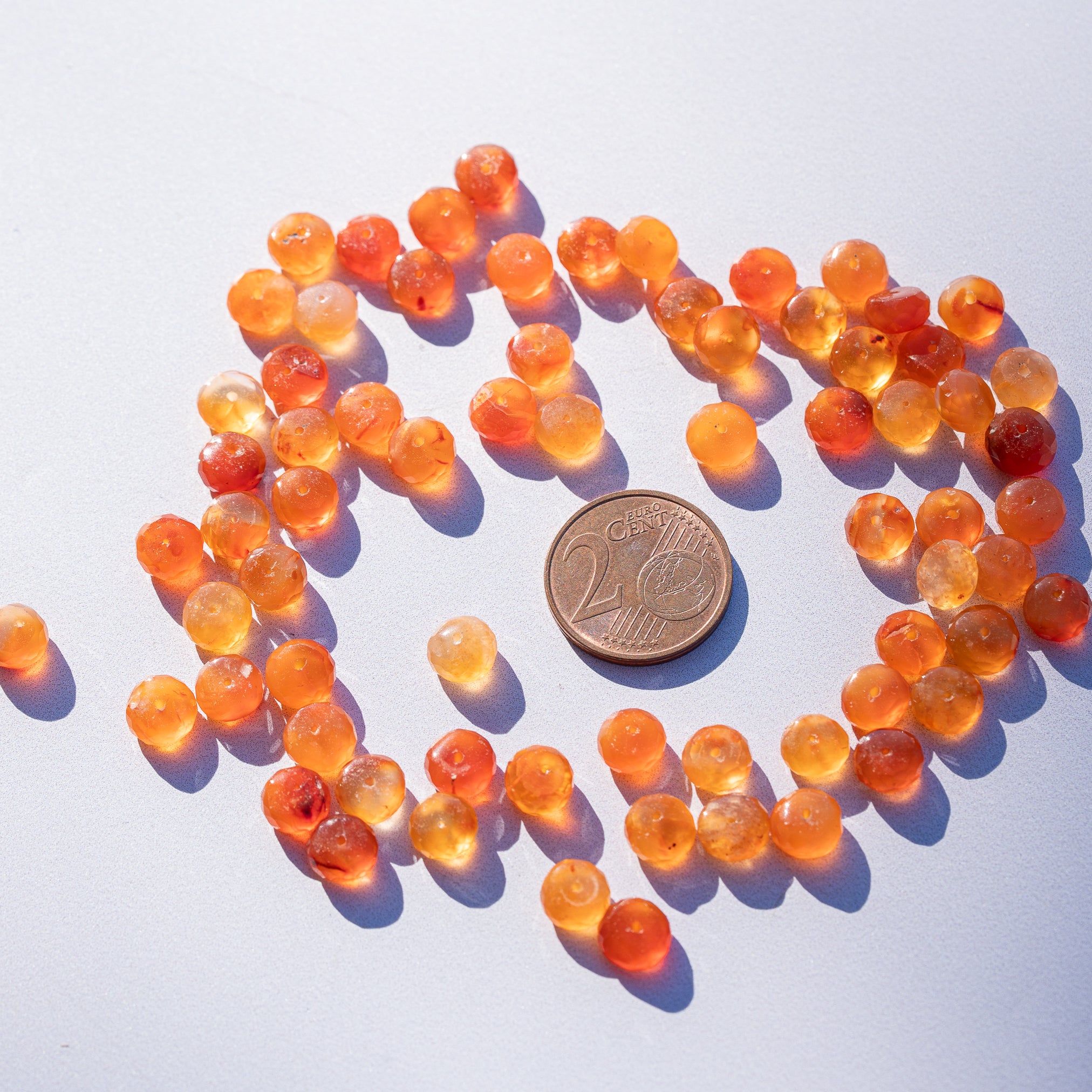 Perles rondelles facettes de Cornaline de env 6,5 mm ( lot de 4 perles )