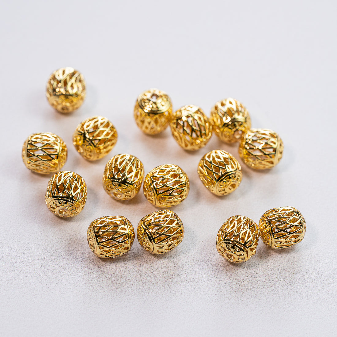 Perles rondes allongées filigranées en laiton plaqué or 18k de 8,5 x 9,5 mm ( à l&