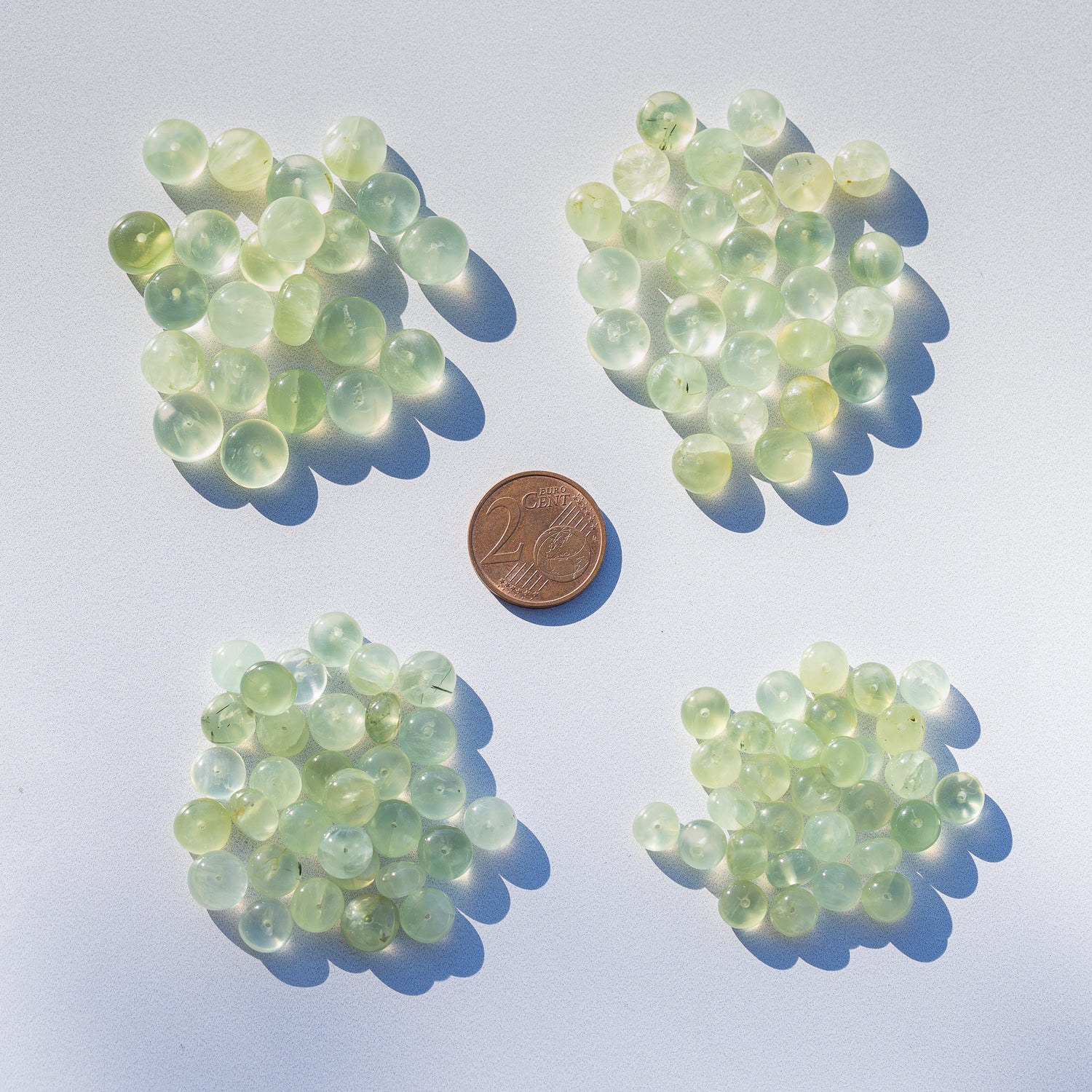 Perles rondelles lisses de Préhnite de 6 à 9,5 mm au choix  ( lot de 4 perles )