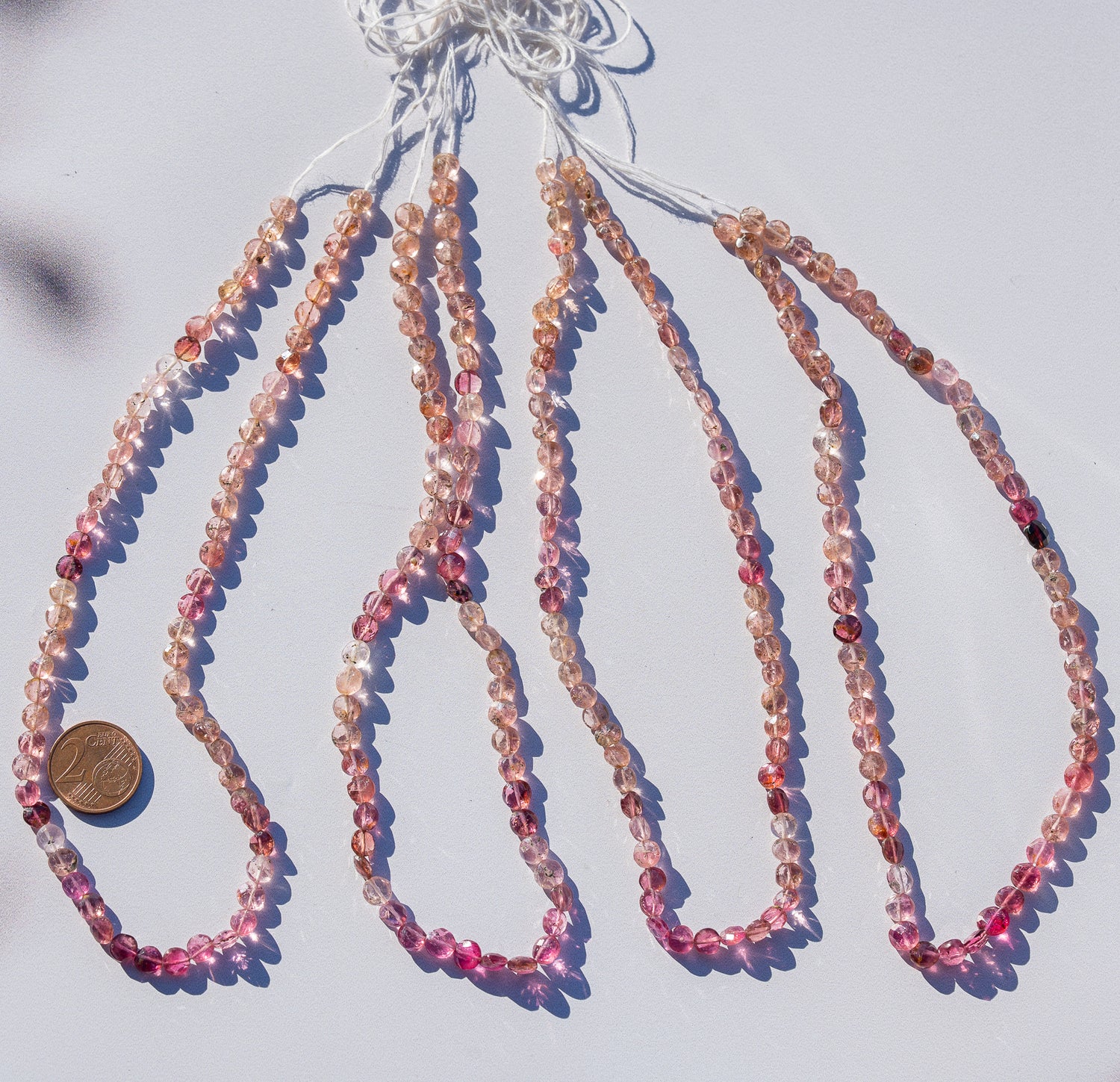 Fil de env 35 cm de perles rondes plates facettes de Tourmaline rose de env 5,5 à 6,5 mm