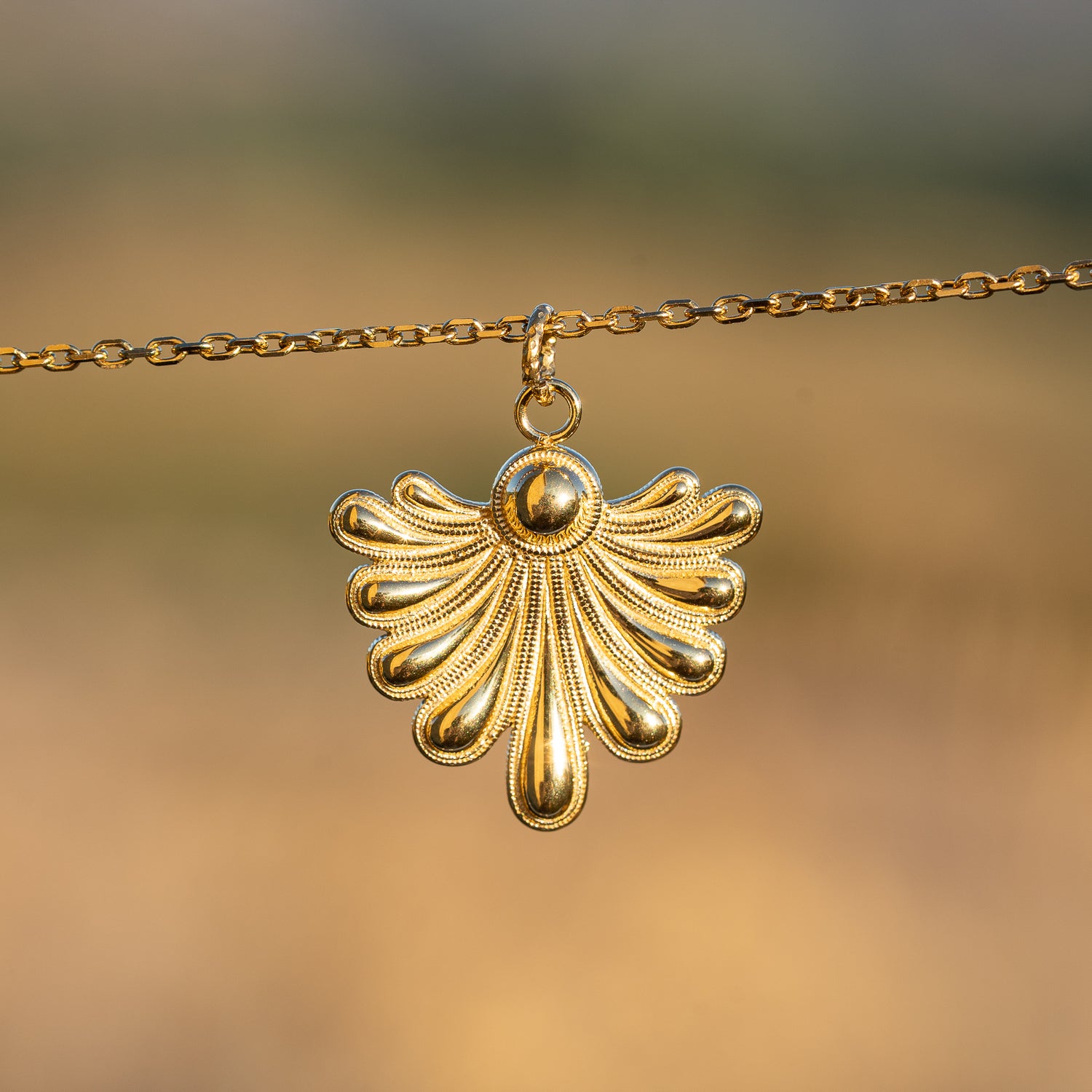 Breloques feuilles en acier inoxydable plaqué or 14k de 27 mm ( à l&