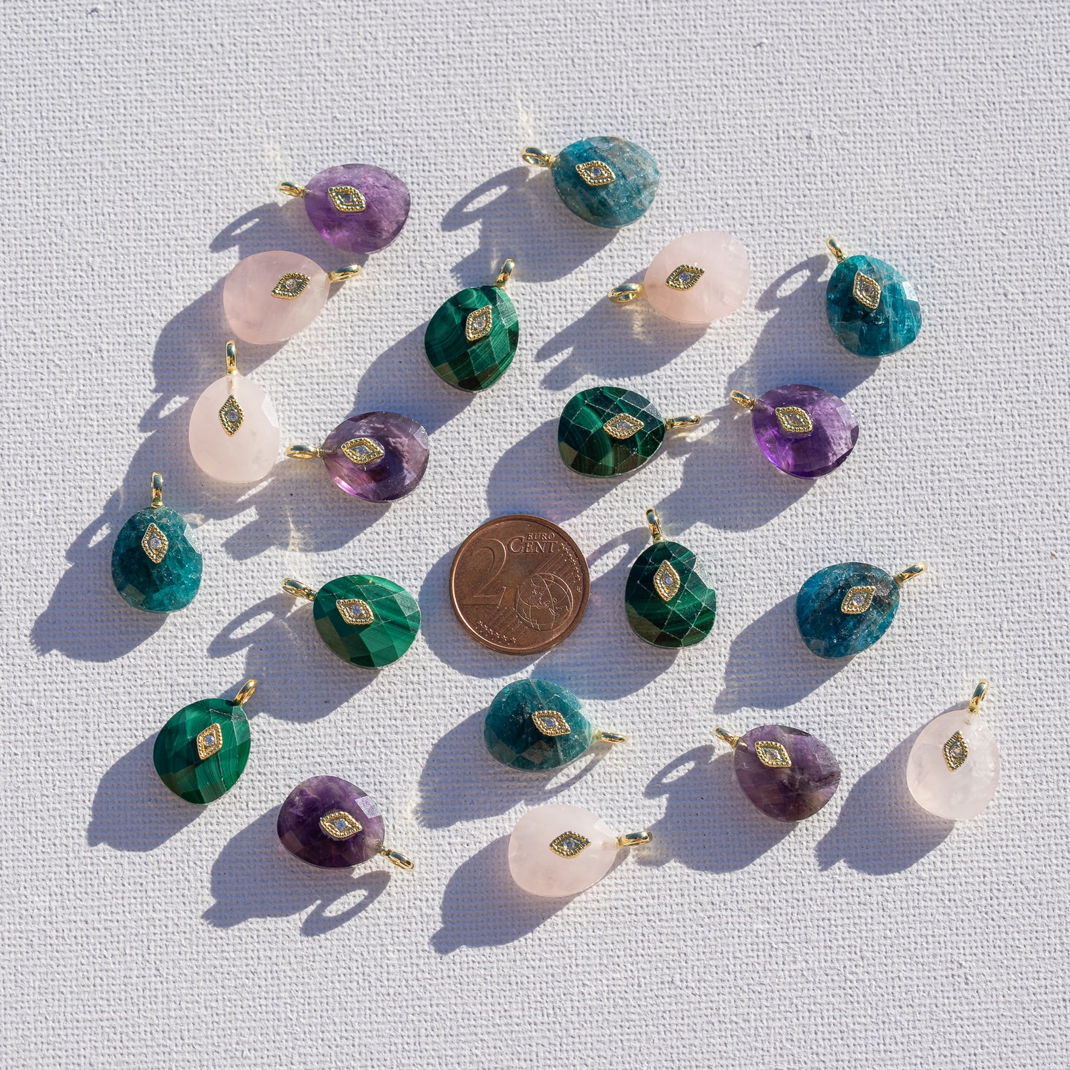 Pendentif goutte en 4 pierres au choix en laiton plaqué or 18k et zirconium de 18 mm ( à l&