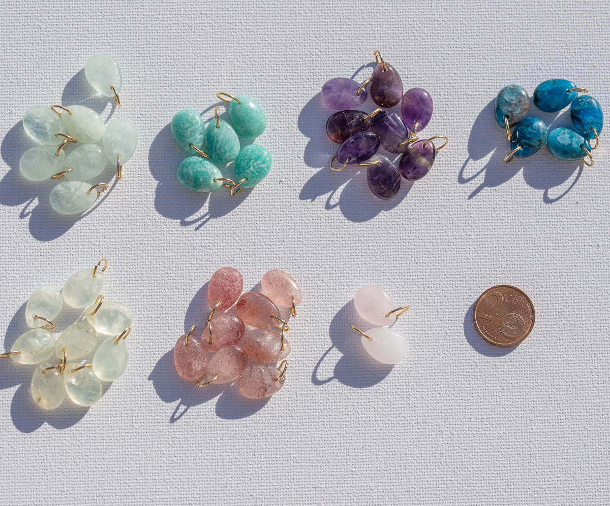 Adorables petits pendentifs goutte 7 pierres au choix de 14 mm avec anneau ( à l&