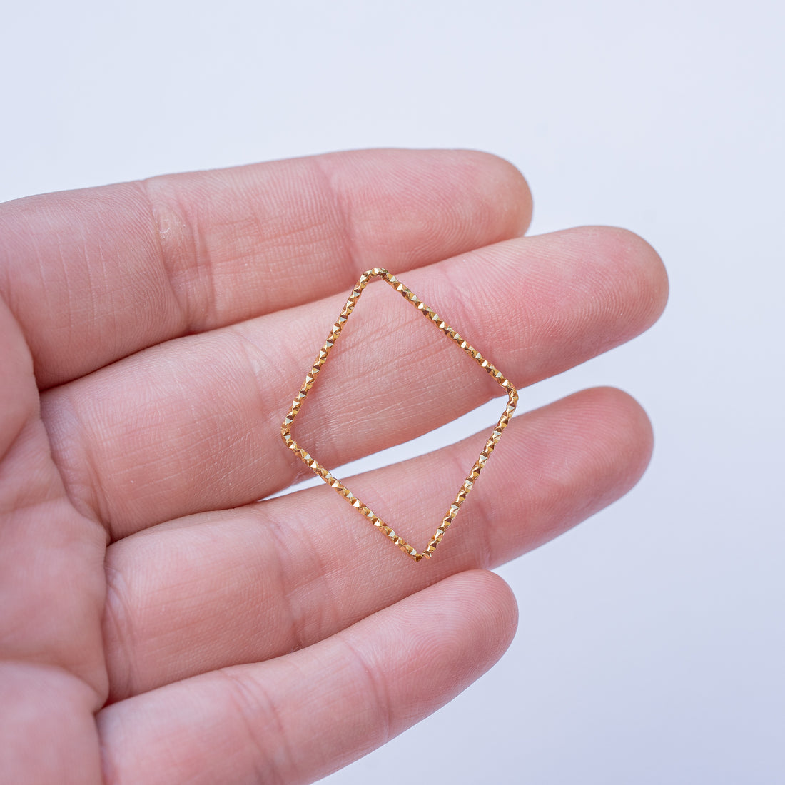 Anneaux connecteurs diamantés losanges en inox plaqué or 18k de 34 mm ( à l&