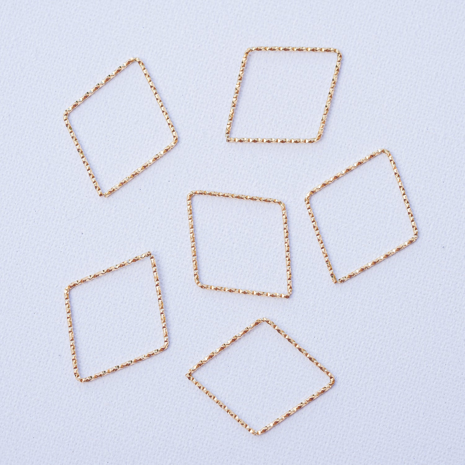 Anneaux connecteurs diamantés losanges en inox plaqué or 18k de 34 mm ( à l&