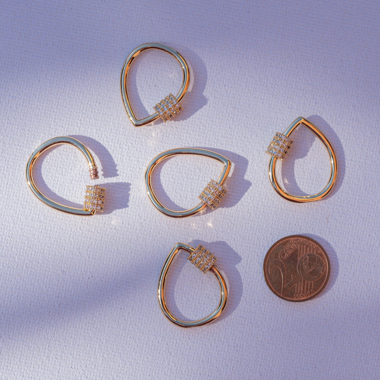 Fermoir mousqueton à vis goutte en laiton plaqué or 18k et zirconium de 24 mm ( à l&