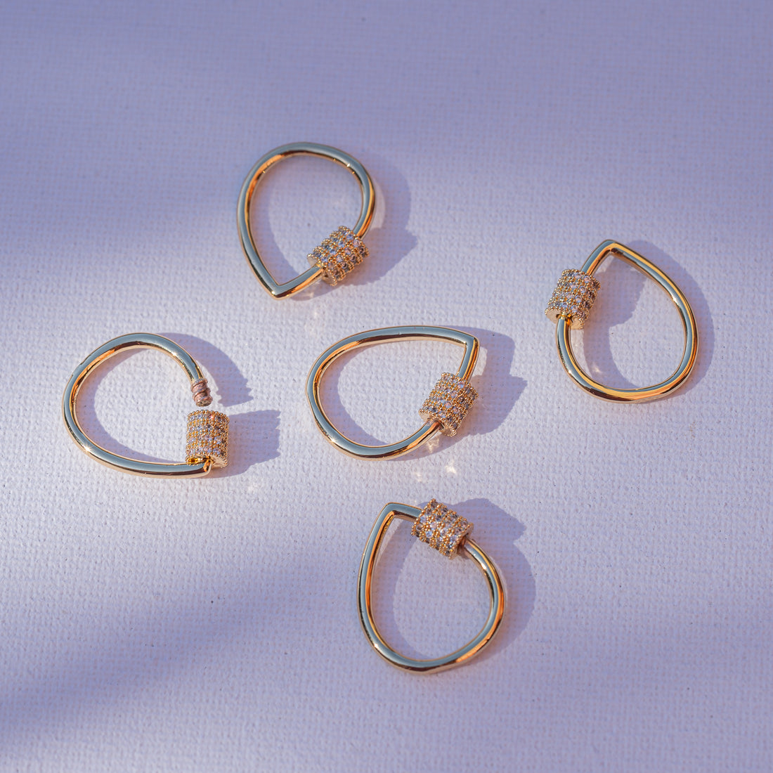 Fermoir mousqueton à vis goutte en laiton plaqué or 18k et zirconium de 24 mm ( à l&