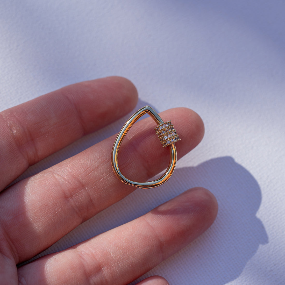 Fermoir mousqueton à vis goutte en laiton plaqué or 18k et zirconium de 24 mm ( à l&