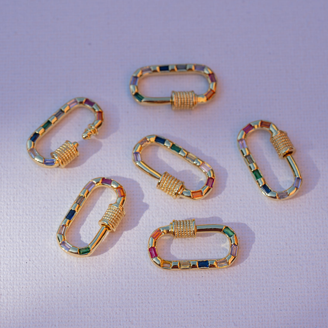 Fermoir mousqueton à vis ovale en laiton plaqué or 18k et zirconium coloré de 23,5 mm ( à l&