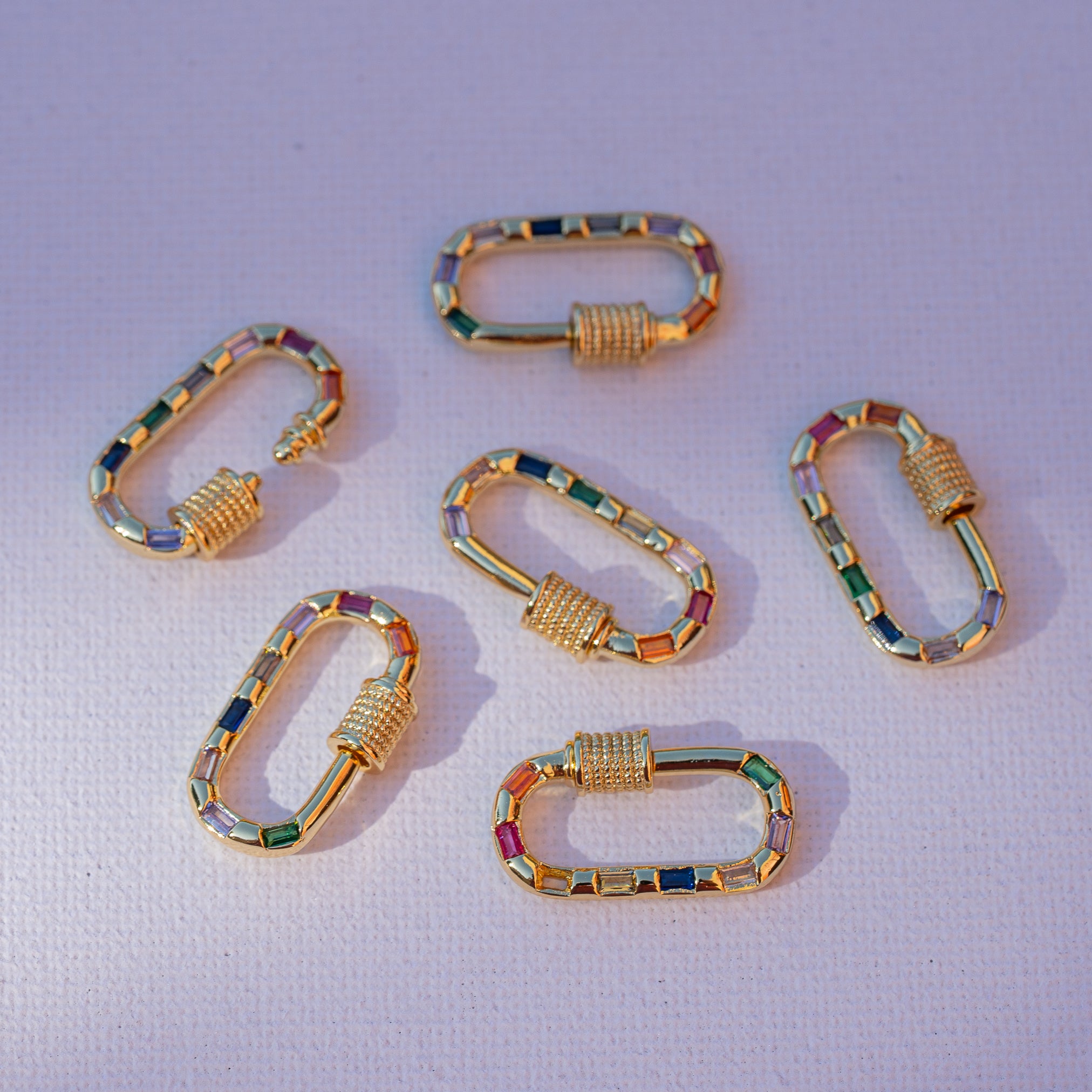 Fermoir mousqueton à vis ovale en laiton plaqué or 18k et zirconium coloré de 23,5 mm ( à l&