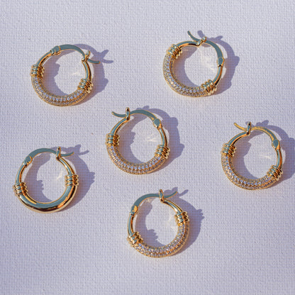 Créoles rondes en laiton plaqué or 18k et zirconium de 22 x 3,5 mm ( la paire )