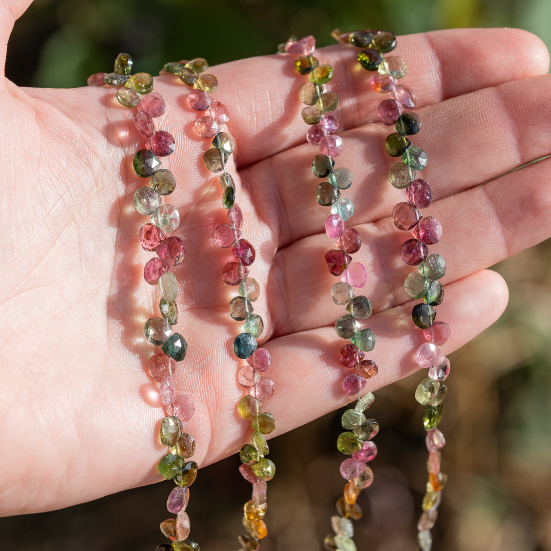 Fil de 20 cm et env 56/62 perles gouttes facettes de Tourmaline multicolore de env 4/6 mm