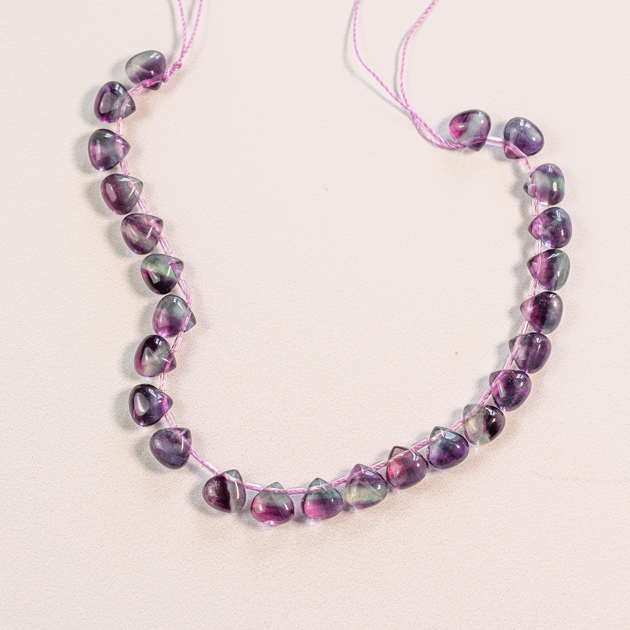 Perles gouttes lisses de Fluorite verte/violette de 8,5 mm ( lot de 2 perles ou rang de 25 perles )