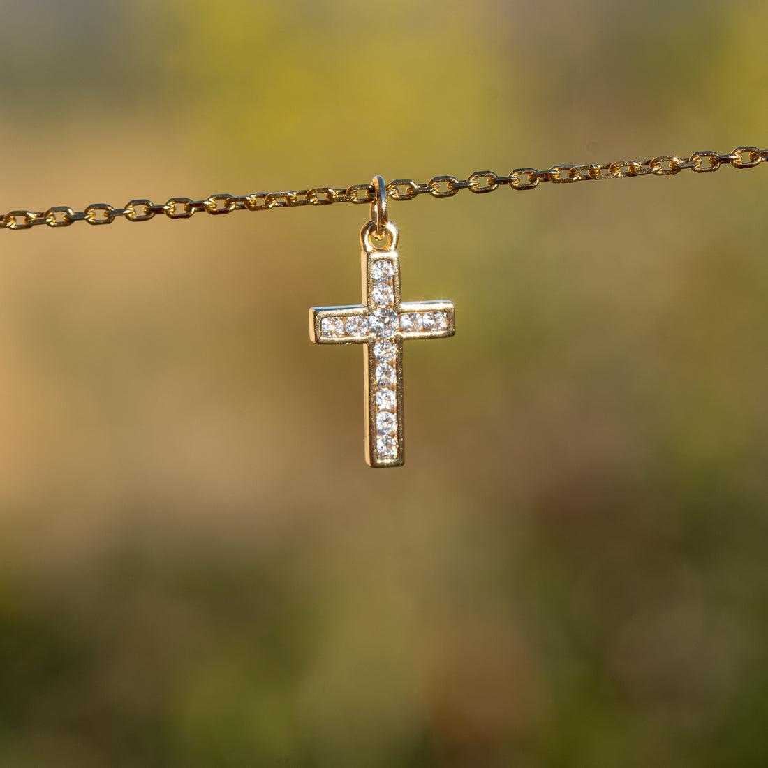 Breloques croix en laiton plaqué or 18k et et zirconium de 20 mm ( à l&