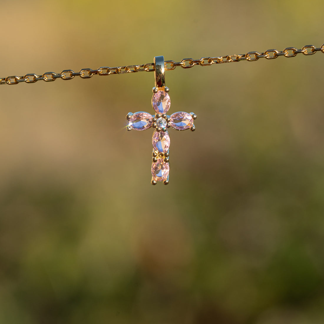Breloques croix en laiton plaqué or 18k et et zirconium rose de 22,5 mm ( à l&