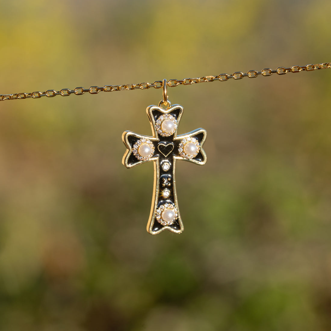 Breloques croix émaillées noires en laiton plaqué or 18k, perles et zirconium de 30 mm ( à l&