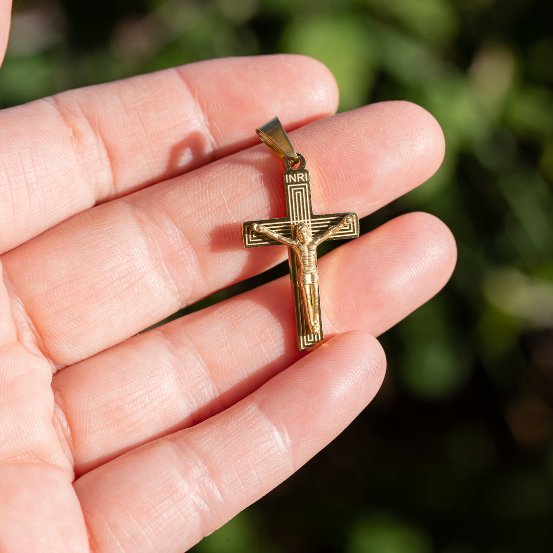 Breloques crucifix en acier inoxydable doré de 30 mm ( à l&