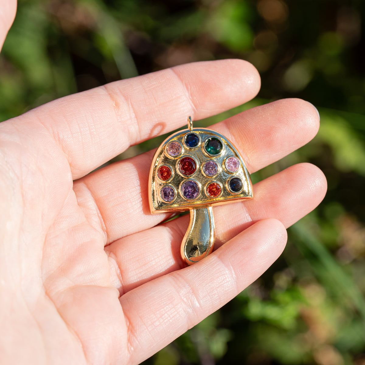 Breloques champignons en laiton plaqué or 18k et zirconium colorés de 42 mm ( à l&
