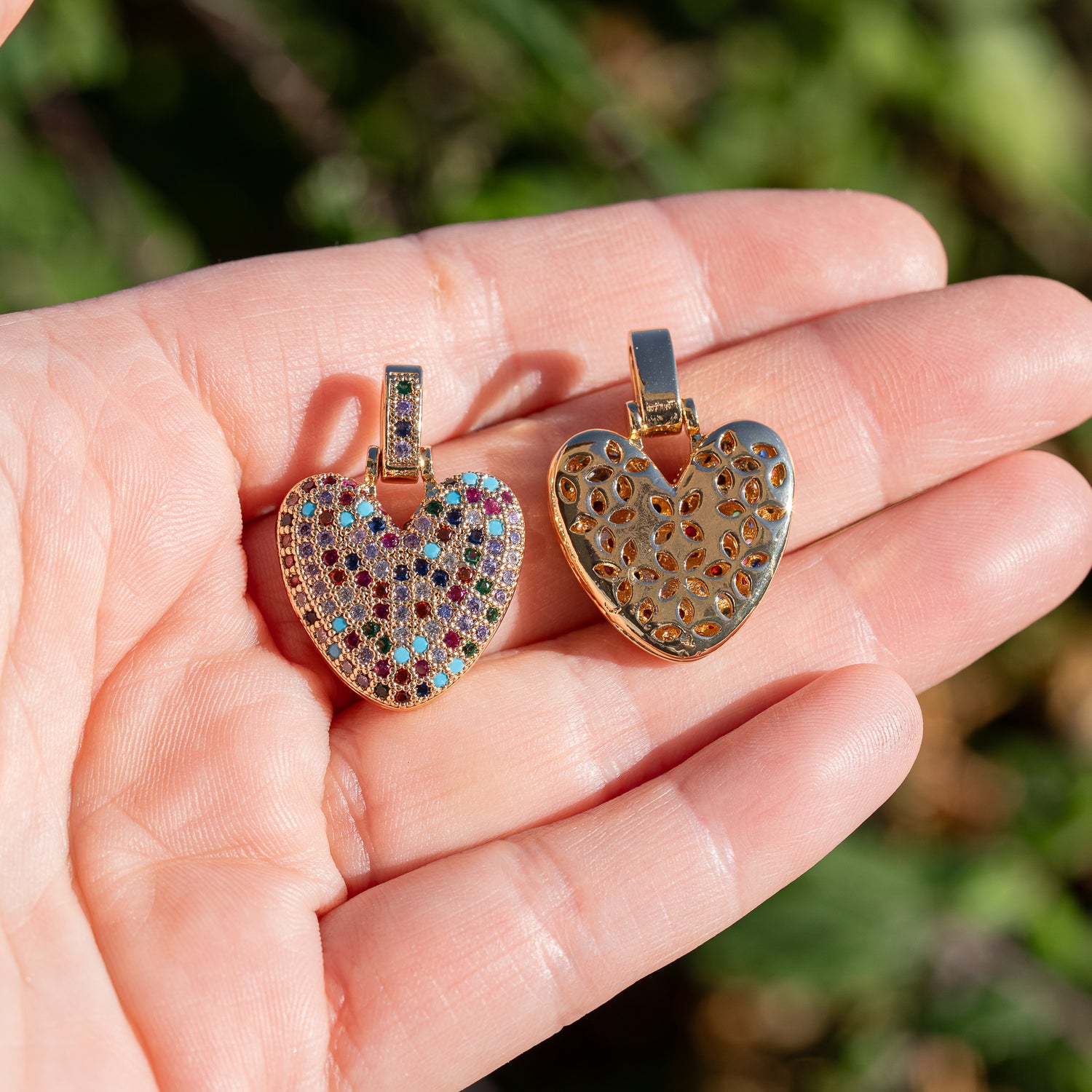 Breloques coeur en laiton plaqué or 18k et zirconium colorés de 22 mm ( à l&
