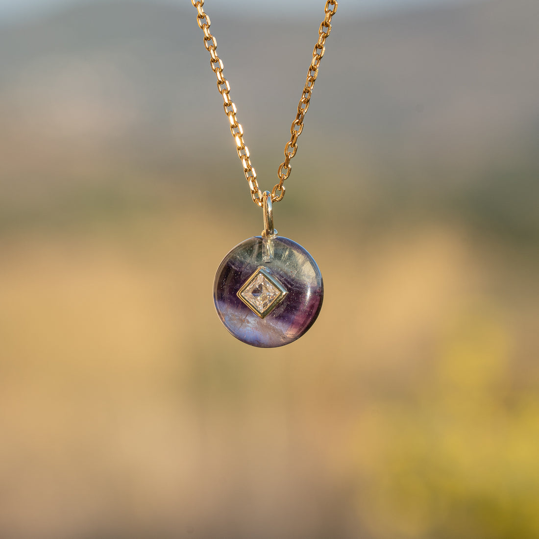 Pendentifs ronds en Fluorite, laiton doré et zirconium au choix de 22 mm ( à l&