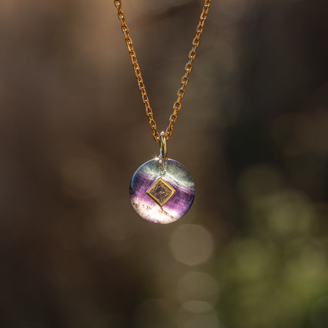 Pendentifs ronds en Fluorite, laiton doré et zirconium au choix de 22 mm ( à l&