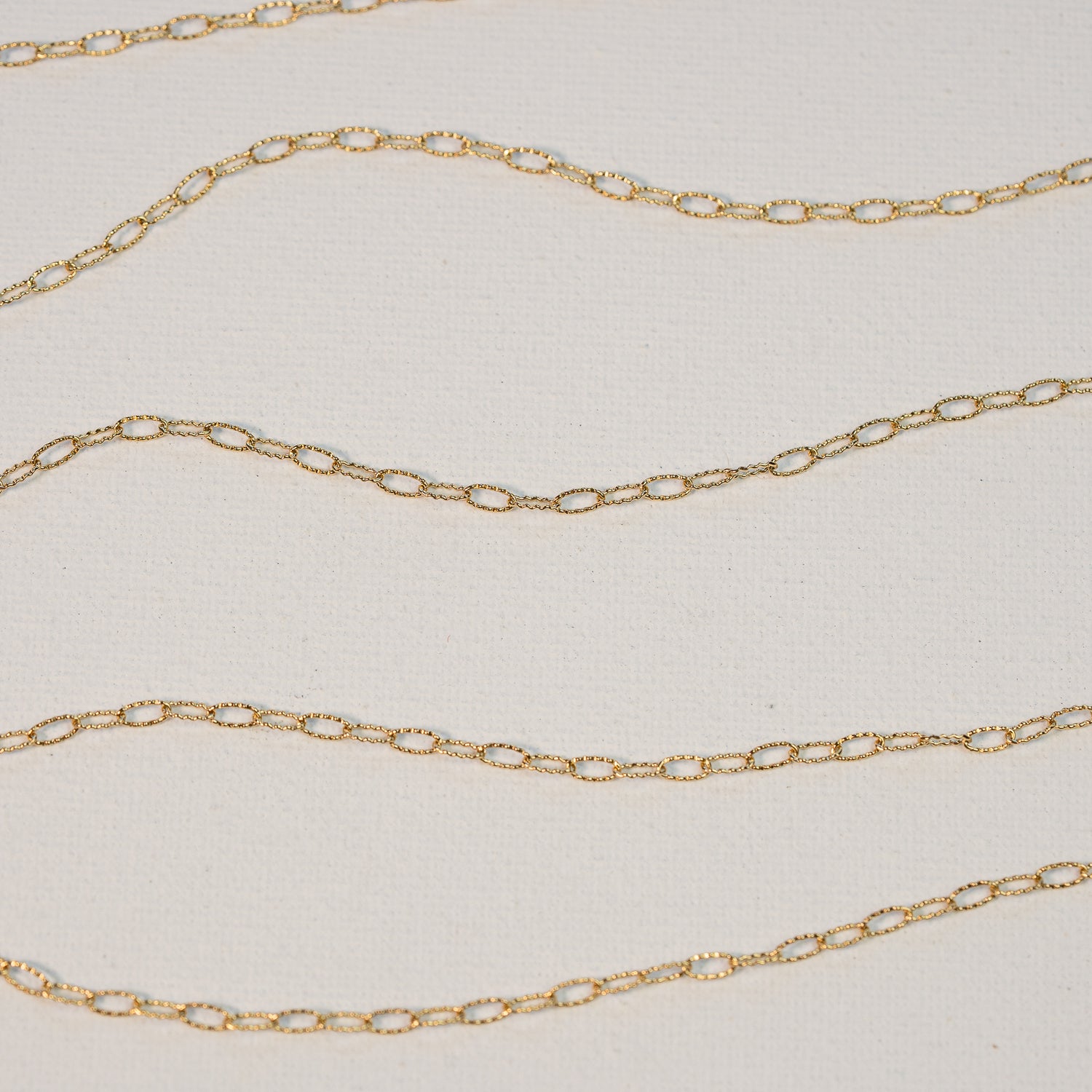 Chaine ovale texturée en acier inoxydable plaqué or 18k de 5,5 mm ( par 50 cm )