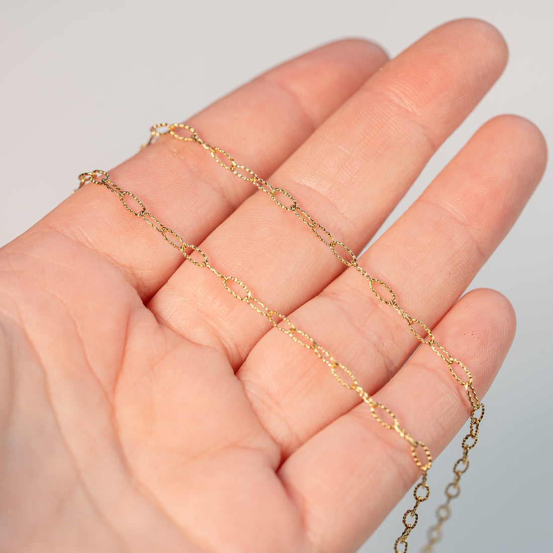 Chaine gourmette simple en acier inoxydable couleur argent de 4 mm ( au mètre )