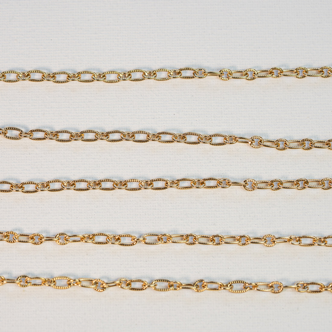 Chaine ovale texturée en acier inoxydable plaqué or 18k de 5/7 mm ( par 50 cm )