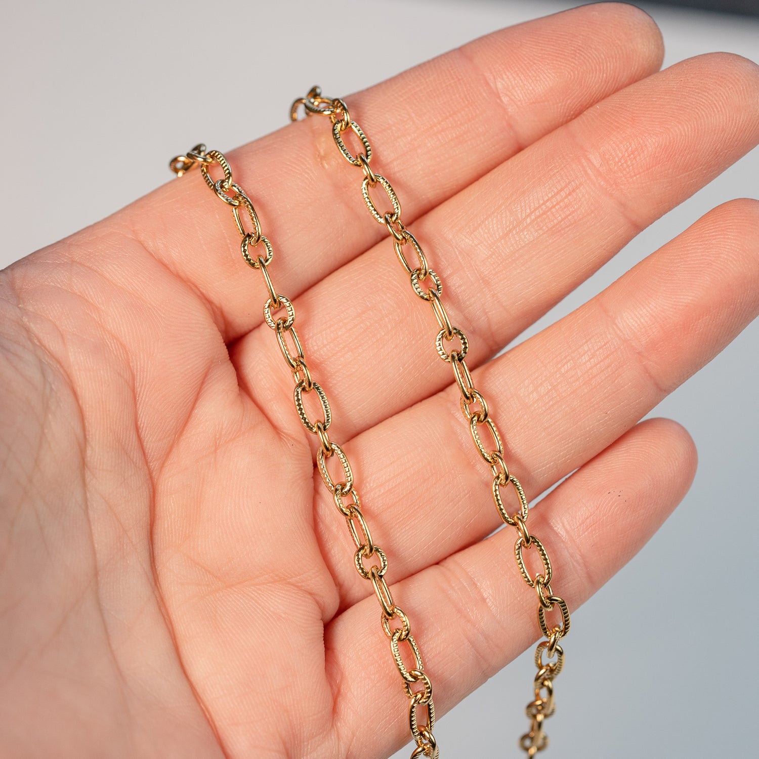 Chaine ovale texturée en acier inoxydable plaqué or 18k de 5/7 mm ( par 50 cm )