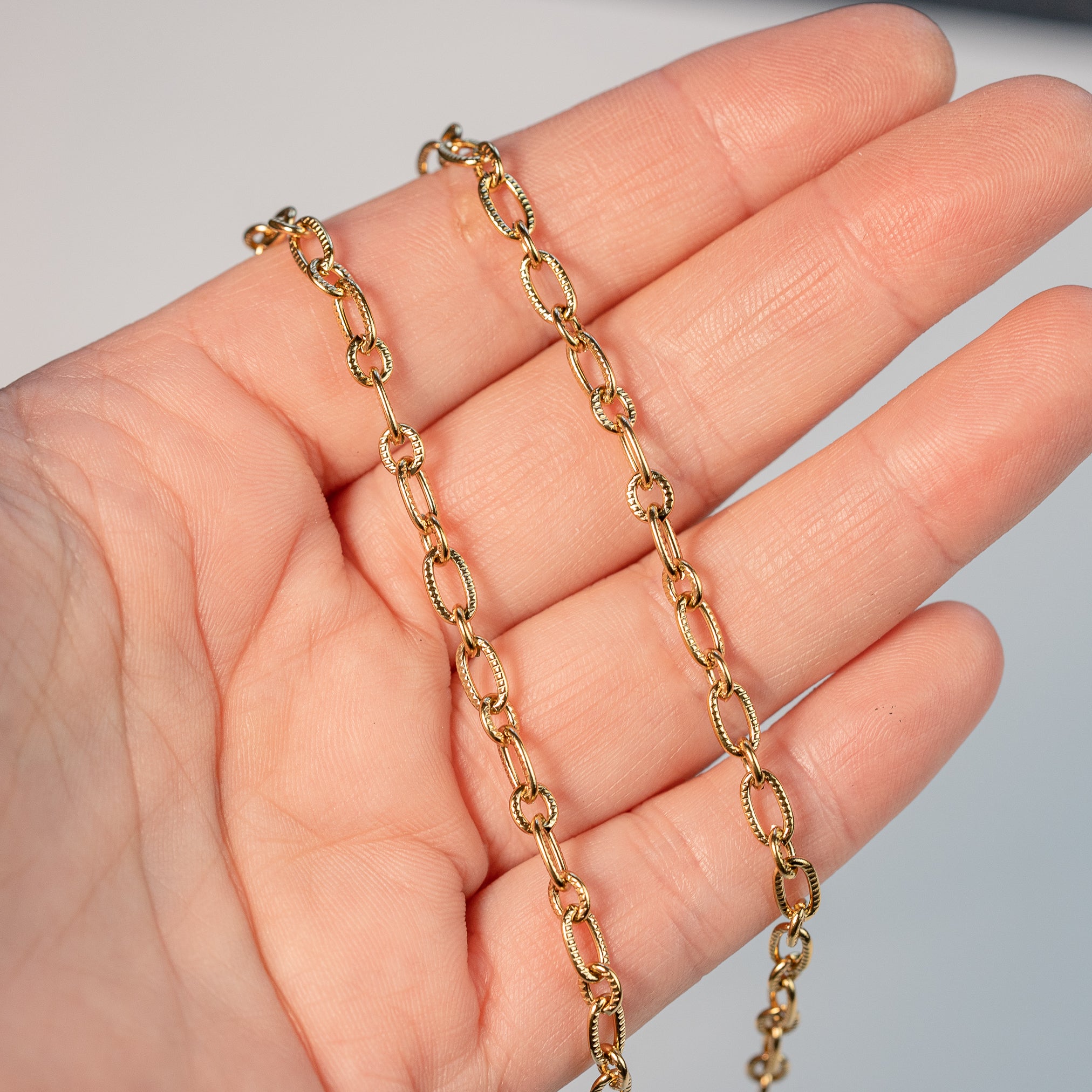 Chaine ovale texturée en acier inoxydable plaqué or 18k de 5/7 mm ( par 50 cm )