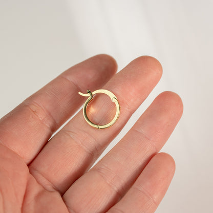 Créoles en laiton plaqué or 18k et étoiles zirconium de 18 mm ( la paire )