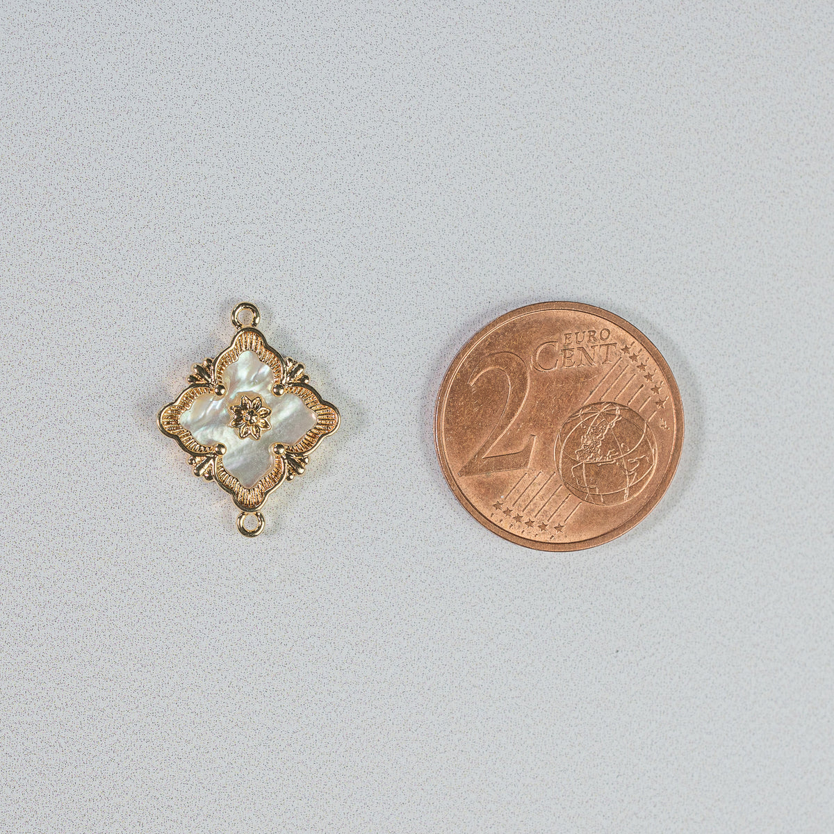 Connecteurs losange en laiton plaqué or 18k et nacre de 17 mm ( à l&