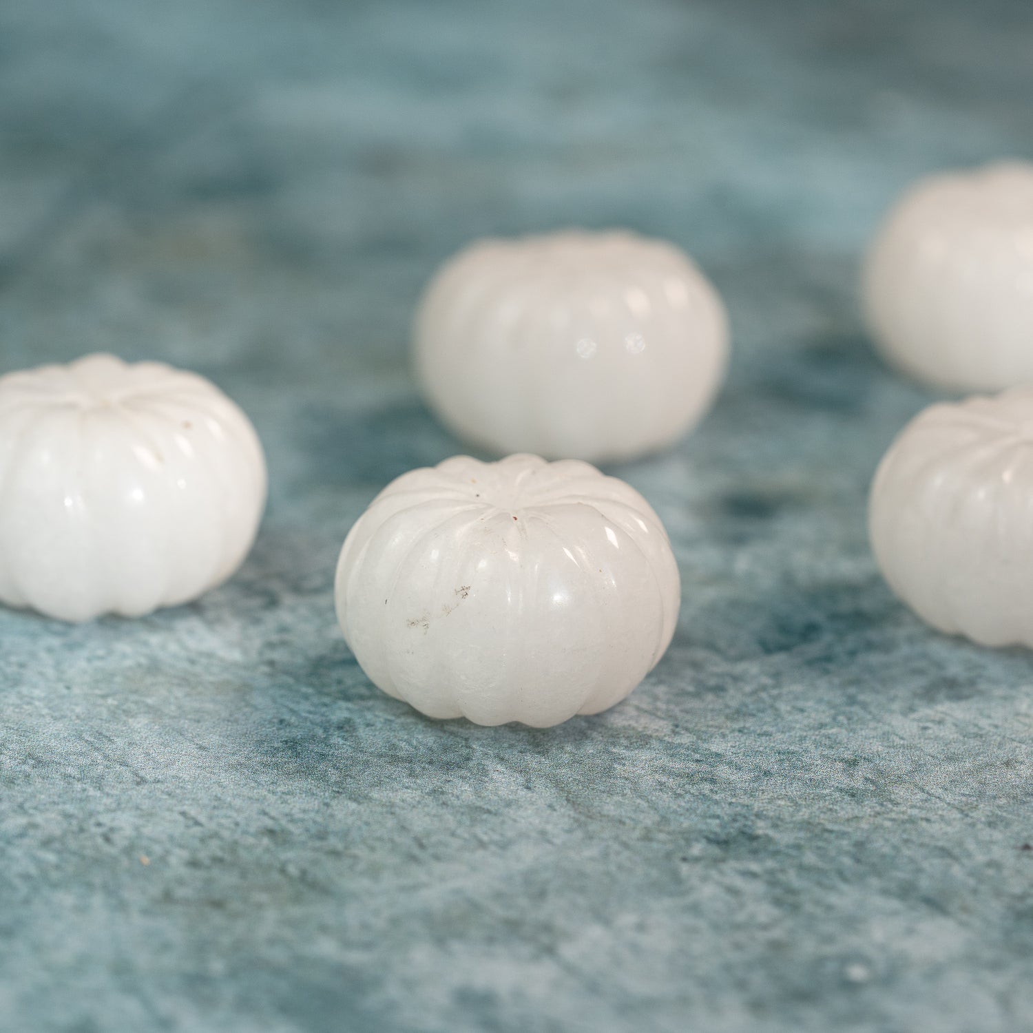 Grosses perles citrouilles sculptées en Jade blanc de 25 x 18 mm ( à l&