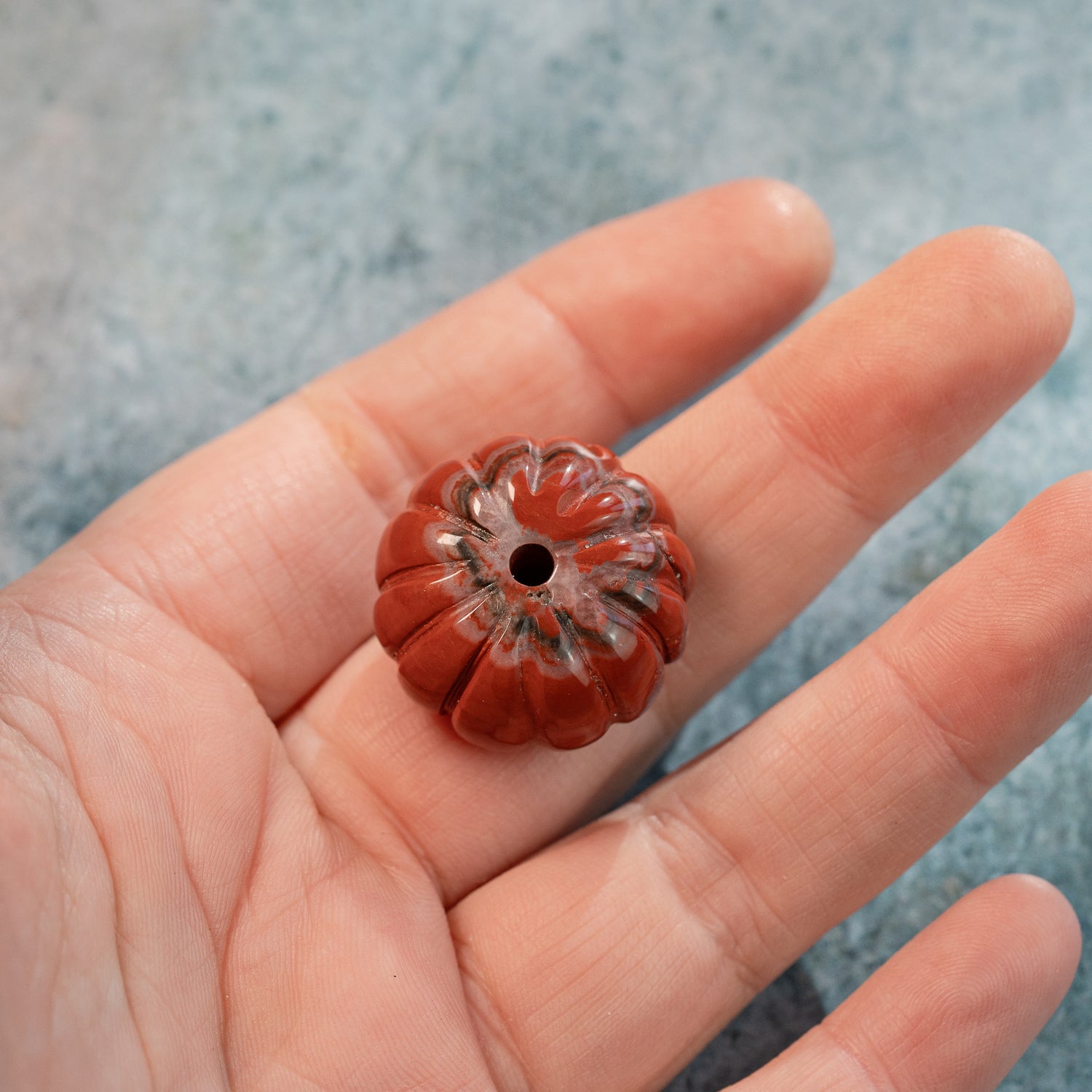 Grosses perles citrouilles sculptées en jaspe rouge de 25 x 18 mm au choix ( à l&