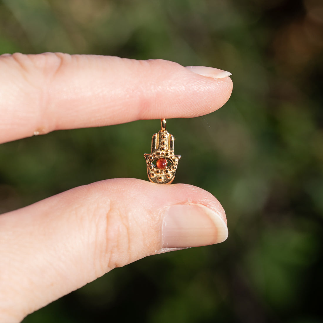 Breloques main Hamsa en acier inox plaqué or 14k et Cornaline de 16,5 mm ( à l&
